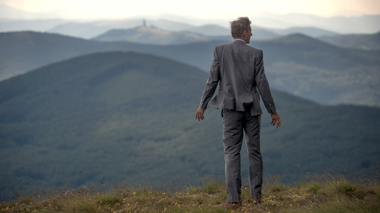 UN RE ALLO SBANDO (Peter Brosens, Jessica Woodworth) Un viaggio surreale ai confini dell’Europa