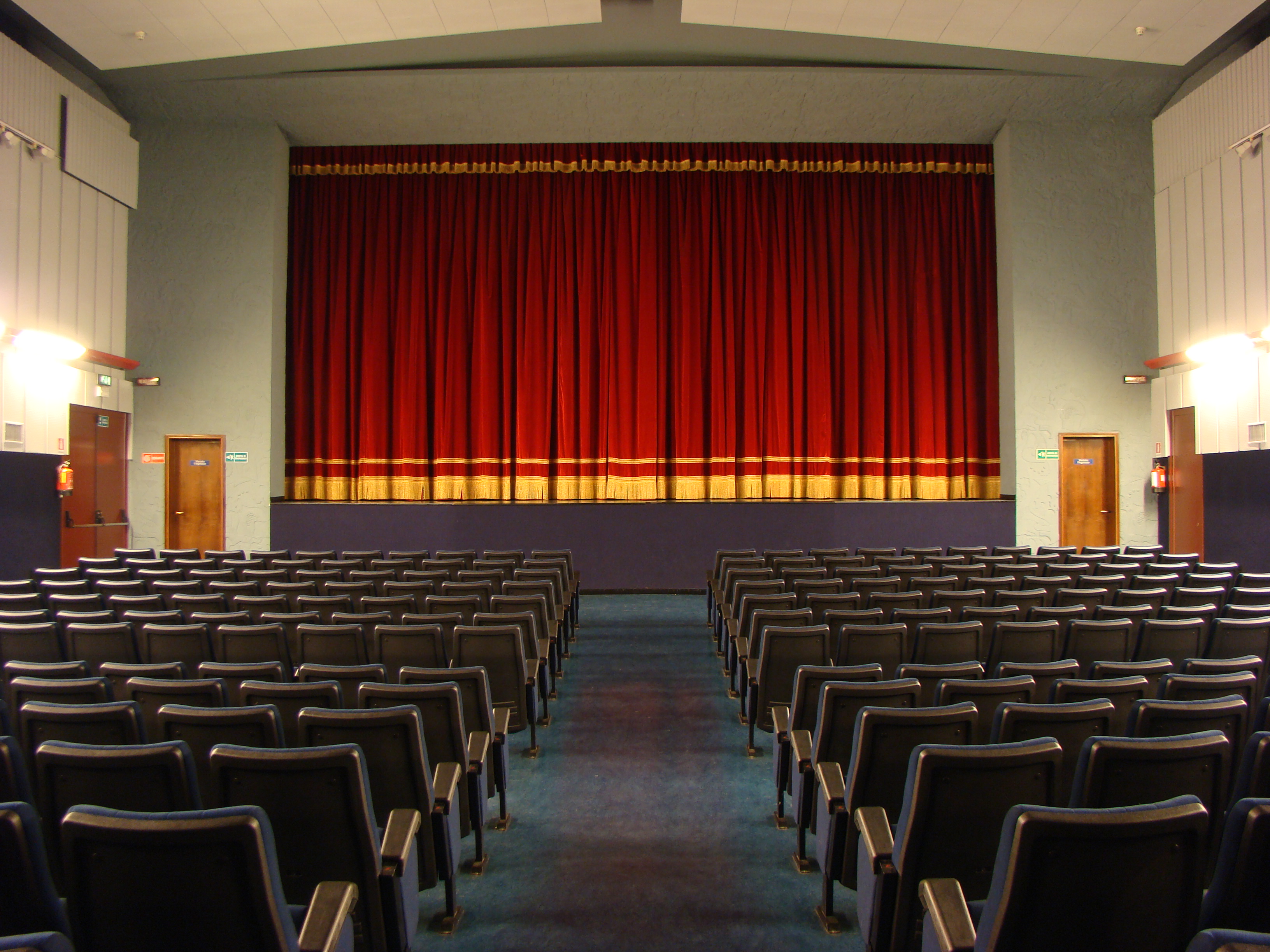 sala-interna-cinema-esperia