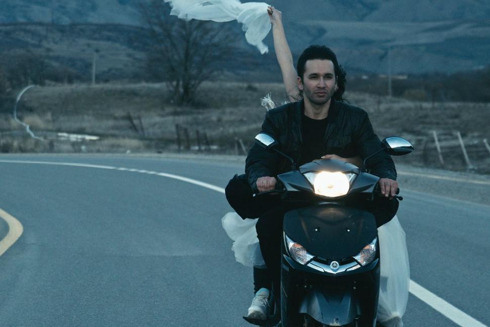 IN BETWEEN DYING – (Hilal Baydarov) Una parabola sull'amore