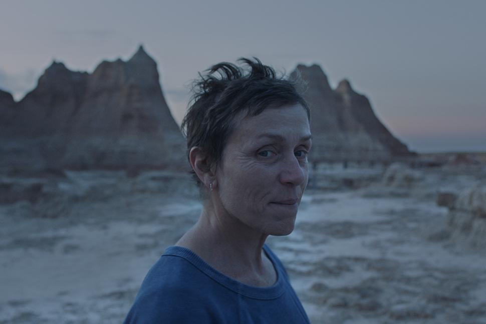 NOMADLAND (Chloé Zhao) Road movie dal respiro epico in cui l'essere è superiore all'avere