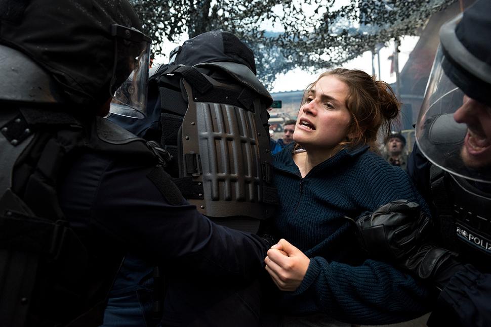 UND MORGEN DIE GANZE WELT (Julia von Heinz) Resistenza e sovversione