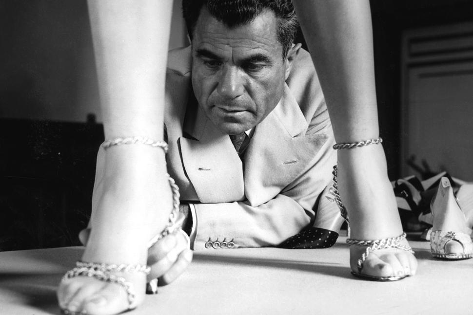 SALVATORE – SHOEMAKER OF DREAMS (Luca Guadagnino) La storia di Salvatore Ferragamo si intreccia con quella del cinema