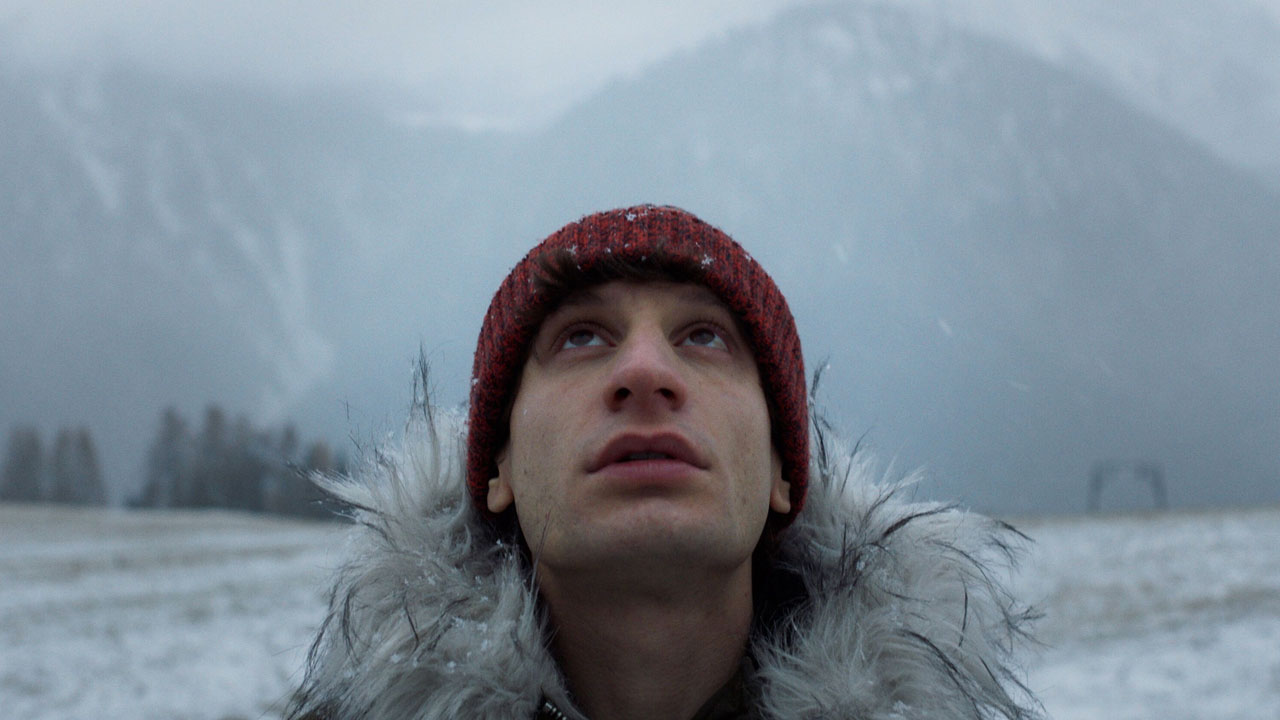 PARADISE – UNA NUOVA VITA (Davide Del Degan) Una commedia surreale sulle montagne friulane