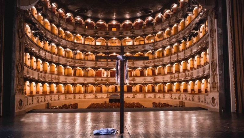 PASSIO CHRISTI: UN FILM TEATRALE I versi di Luzi e l'umanità della sofferenza per il cammino pasquale