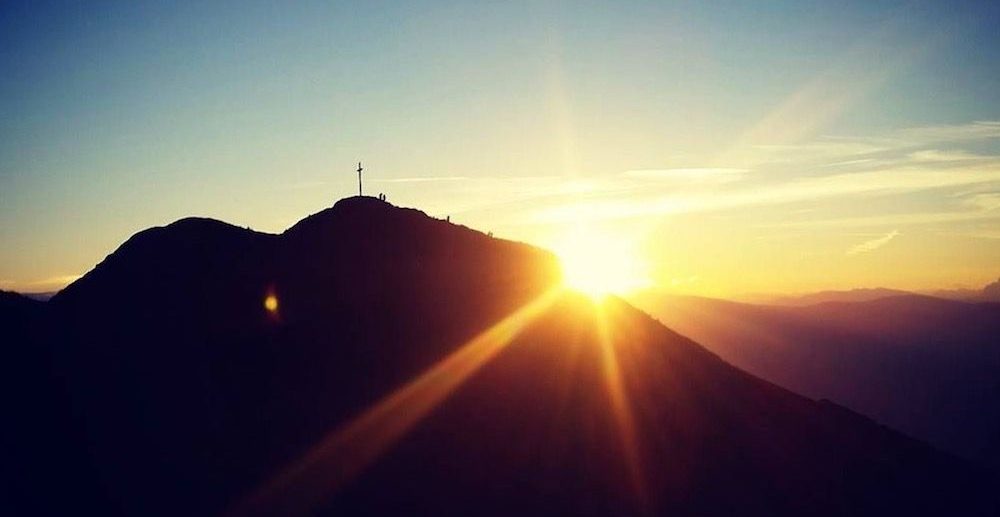 PASQUA 2021: VERSO IL SOLE DI UN’ALBA NUOVA Auguriandoci di tornare presto a essere "sale" per le nostre comunità