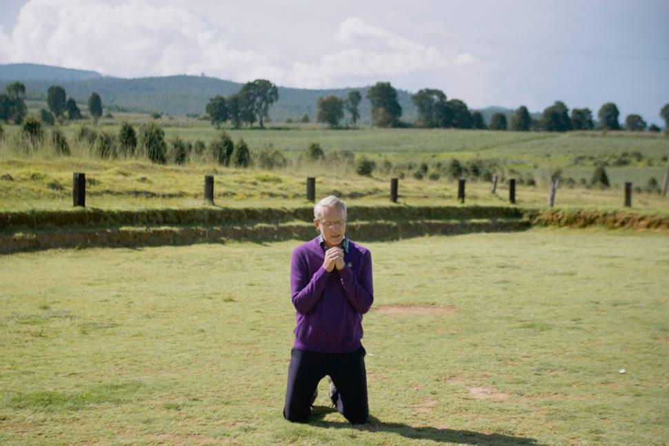 EL HOYO EN LA CERCA (Joaquín del Paso) Storia di un'educazione elitaria a un passo dall'horror