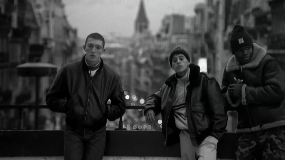 NON E’ PIU’ TEMPO DELL’ODIO "Parigi, 13Arr" è un canto d’amore e di vita