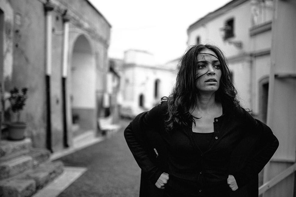 TI MANGIO IL CUORE (Pippo Mezzapesa) Un mafia movie pugliese in bianco e nero