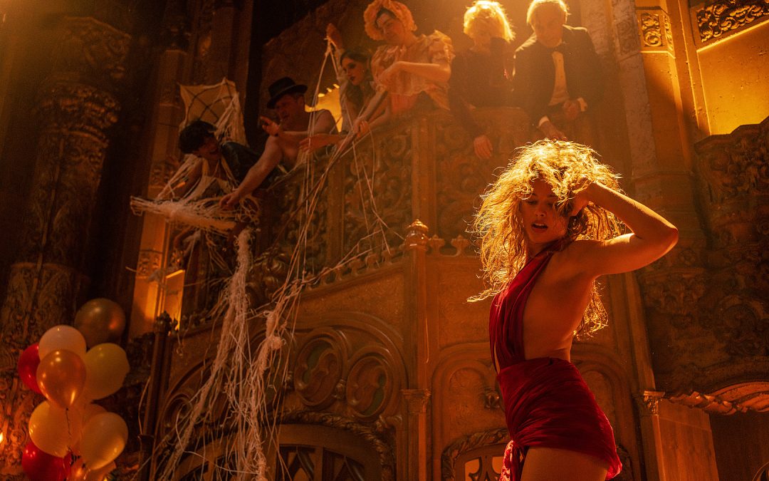 BABYLON (Damien Chazelle) Dancing in the rain