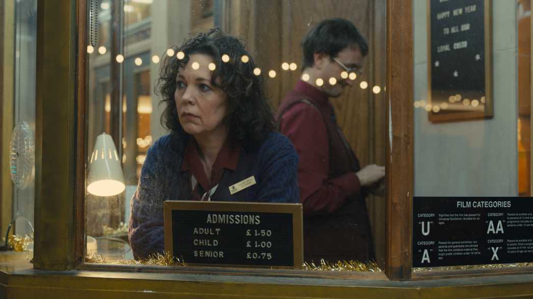 EMPIRE OF LIGHT (Sam Mendes) Il fascino (decadente) del cinema