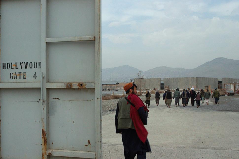 HOLLYWOODGATE (Ibrahim Nash’at) Un tentativo di documentare l'Afghanistan, ma con molti limiti imposti