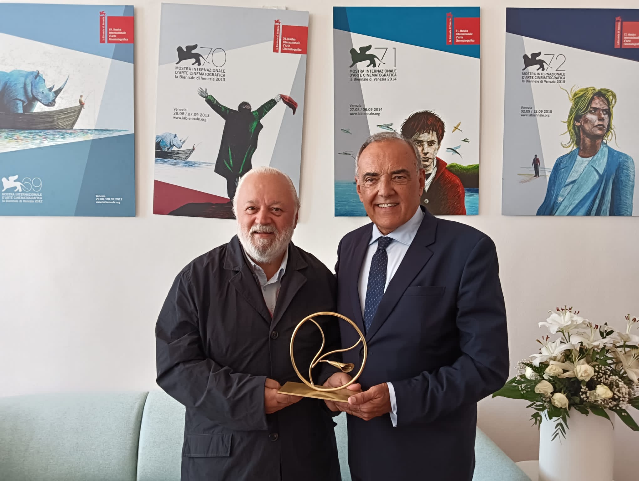 AD ALBERTO BARBERA IL PREMIO PITTALUGA 2023 A consegnarlo Giancarlo Giraud per l'ACEC Liguria, tra gli ideatori del riconoscimento