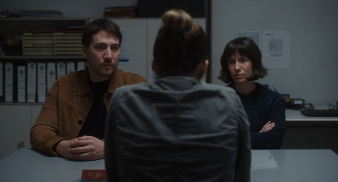 UPON ENTRY – L’ARRIVO (Alejandro Rojas e Juan Vàsquez) Benvenuti negli Stati Uniti d'America