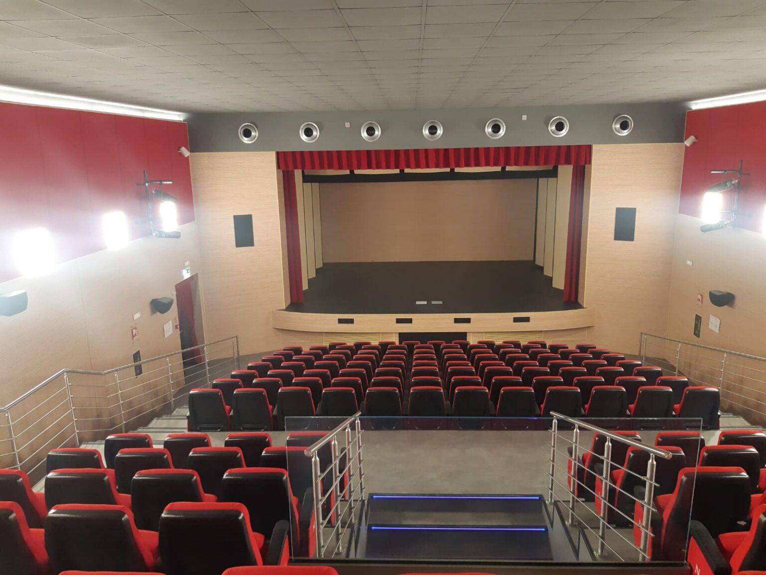 ACEC Toscana inaugura il Cinema Teatro S. Martino di Levane (AR) Sabato 1°Febbraio 2025 la comunità di sale accoglie un nuovo schermo