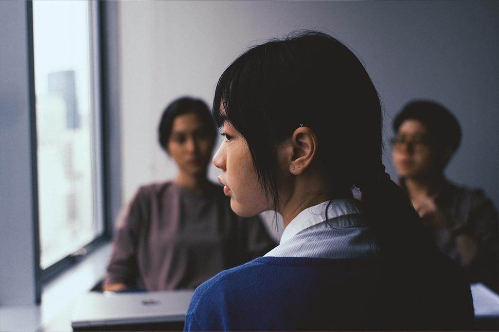 HUMAN RESOURCE, la recensione del film di Nawapol Thamrongrattanarit Gli orizzonti di Venezia82