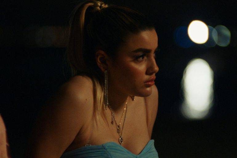 Una ragazza brillante